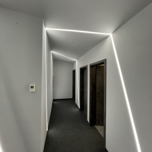 1543308725